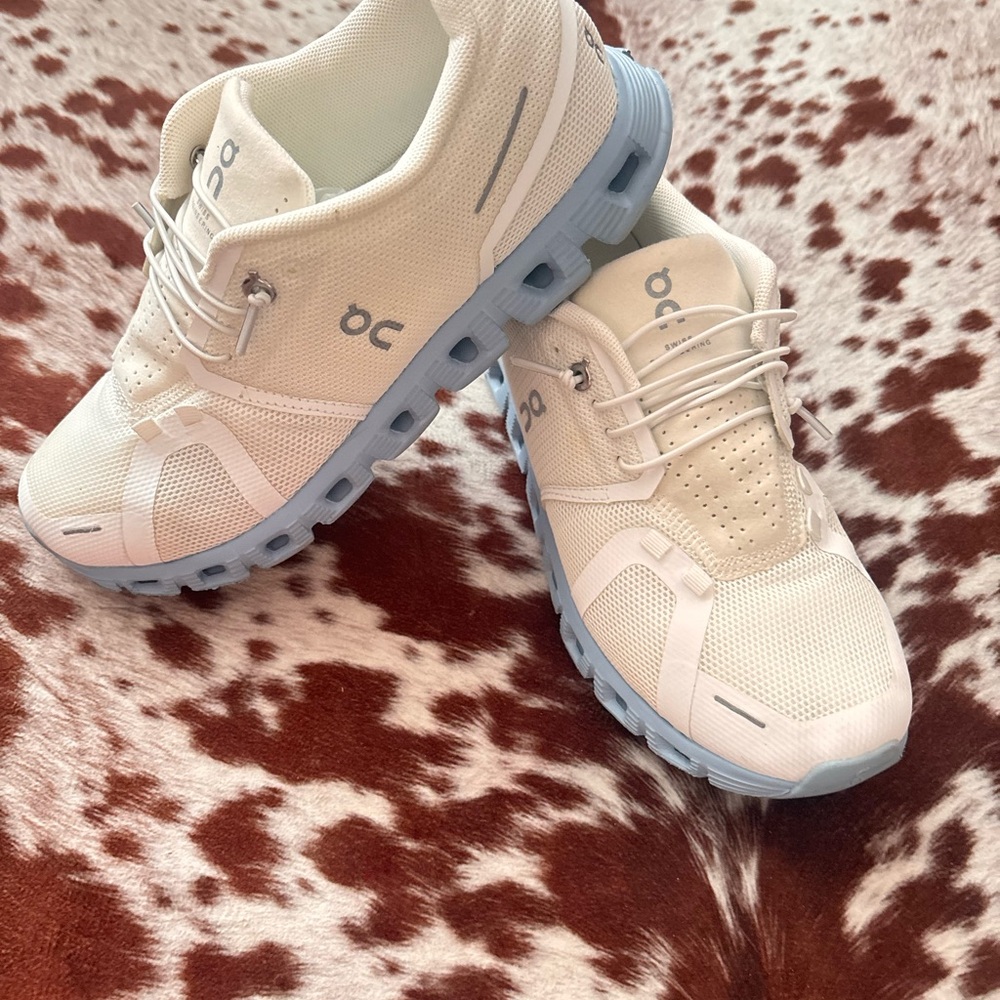On Cloud Running Women's Trainers in White with Light Blue